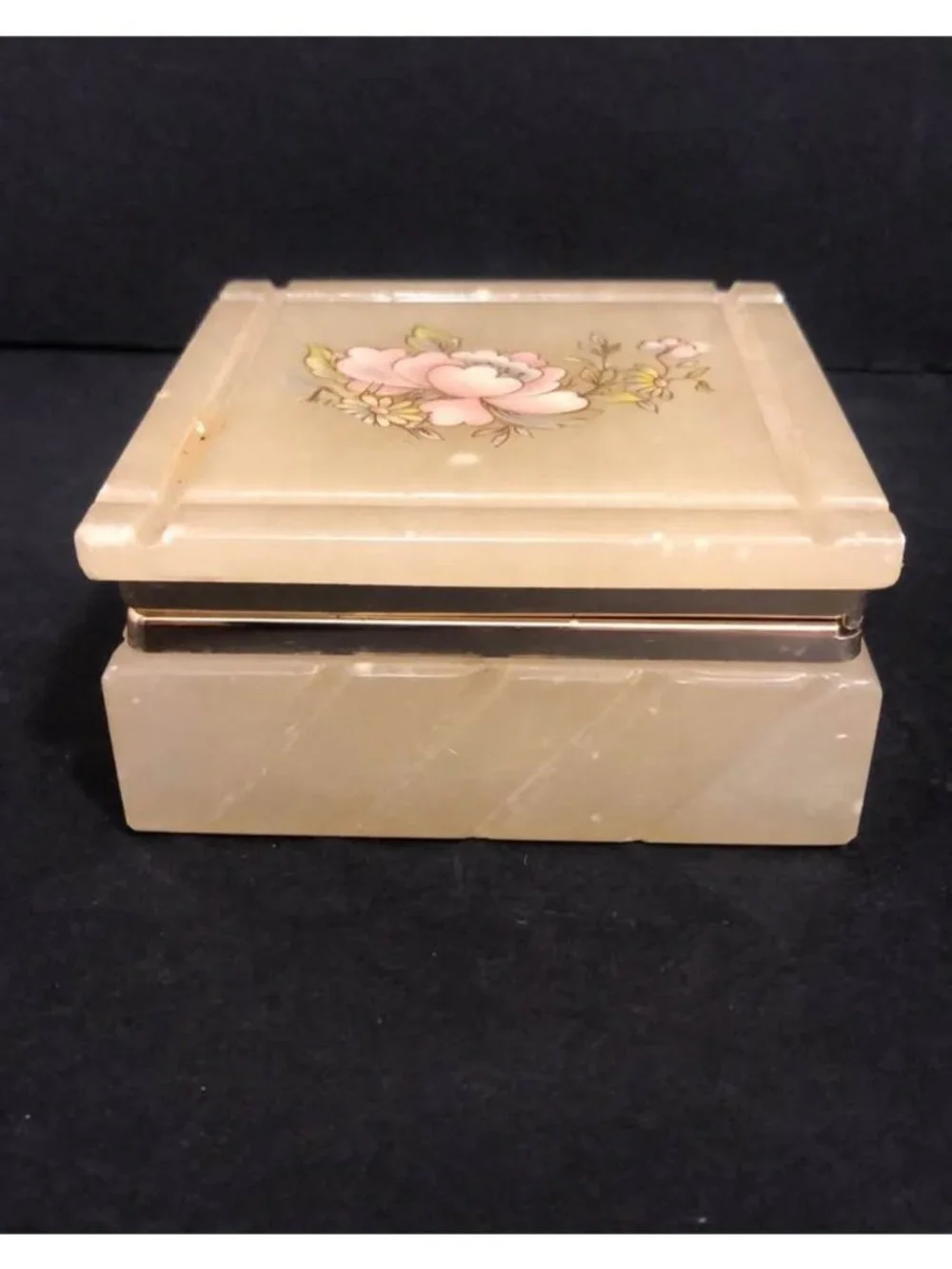 Vintage hand-carved Italian alabaster trinket box